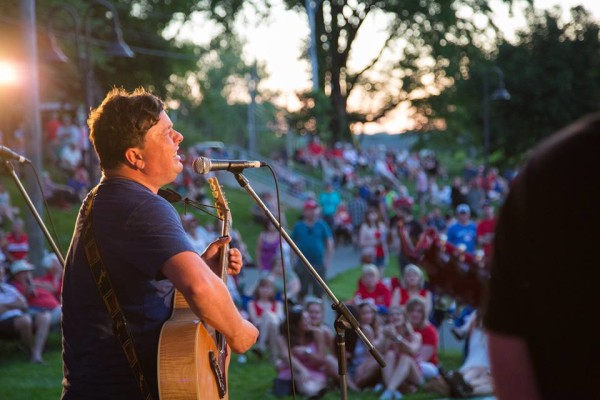 Gordie Sampson performing at Wentworth Park in Sydney during Canada Day 2016 - photo: Steve Wadden